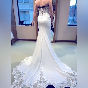 Brand NEW w/tags Essence of Australia Wedding Dress. Size 12. Never worn/altered